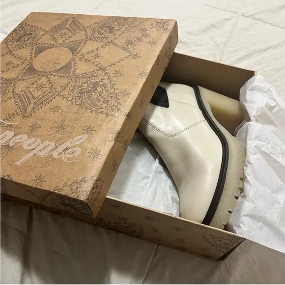Free People Women’s James Chelsea Chunky Platform Boots White Black Size 9