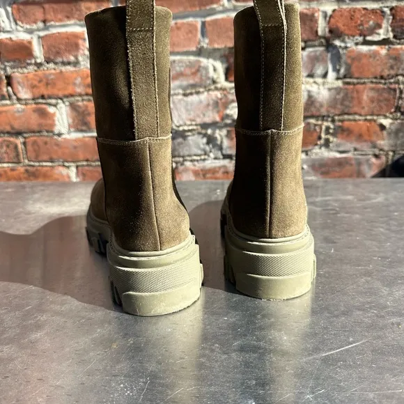 Gia Borghini Tubular Lug Sole Bootie - size 8