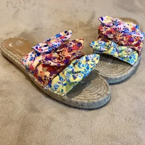 Gianni Bini Ruffle Sandals, Mixed Floral Prints, Size US 8.5,Three Fabric straps