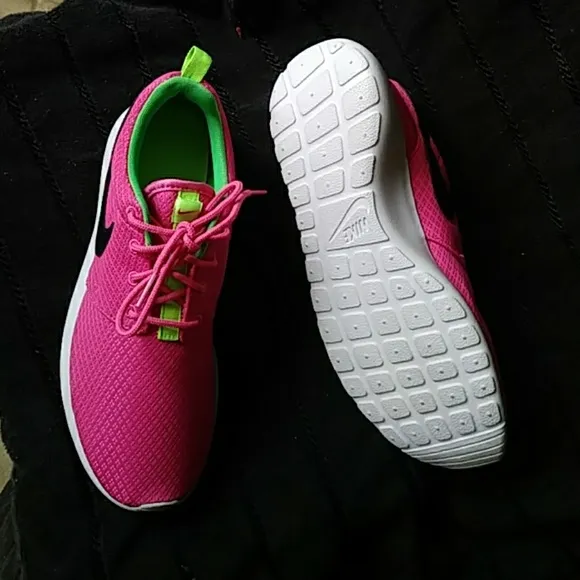 Girls Nike Roshe Shoes