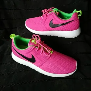 Girls Nike Roshe Shoes