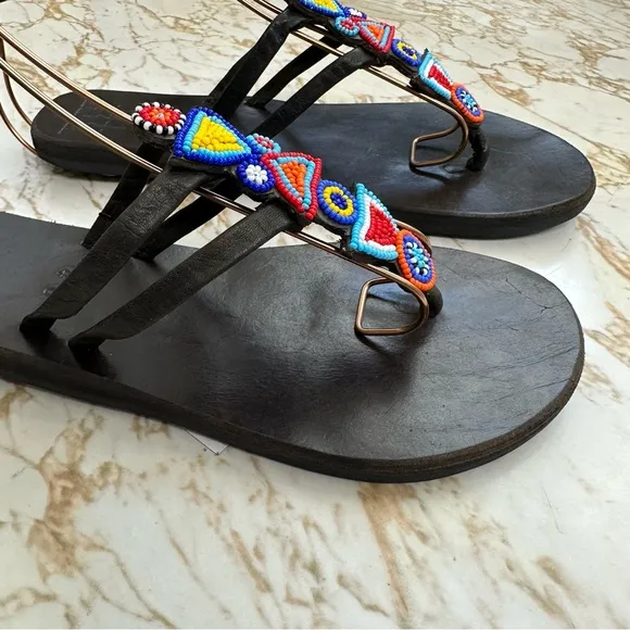 GLOBAL GIRLS BLACK LEATHER THONG SANDALS W/ BEADED STRAPS SIZE 40