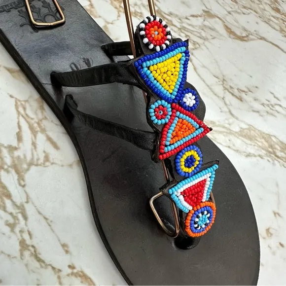 GLOBAL GIRLS BLACK LEATHER THONG SANDALS W/ BEADED STRAPS SIZE 40