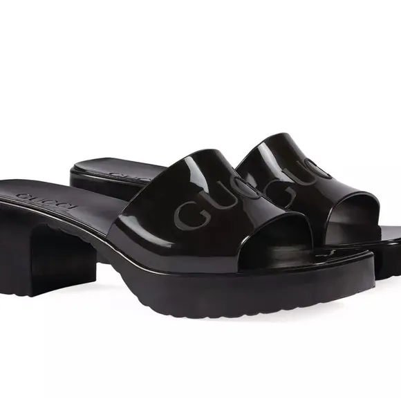 Gucci Women's Black flatform chunky rubber Sandals. With box