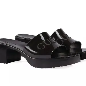 Gucci Women's Black flatform chunky rubber Sandals. With box