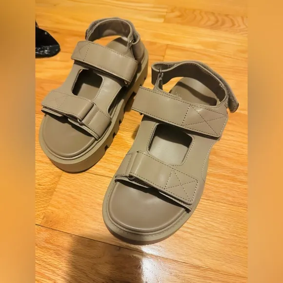 H&amp;M sage green chunky sandals. NWOT. Size US (37).