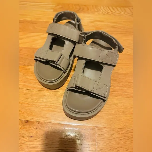 H&amp;M sage green chunky sandals. NWOT. Size US (37).