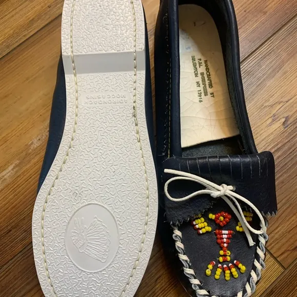 Handcrafted Adirondack Beaded Women’s Moccasin’s Navy Size 6.5