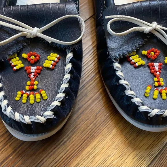 Handcrafted Adirondack Beaded Women’s Moccasin’s Navy Size 6.5