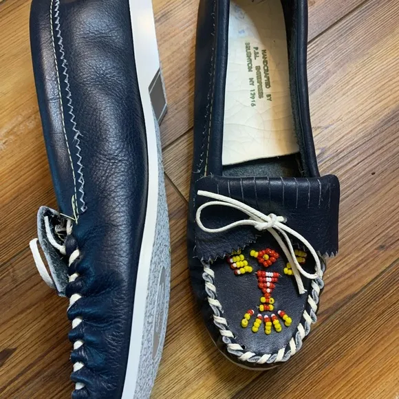 Handcrafted Adirondack Beaded Women’s Moccasin’s Navy Size 6.5