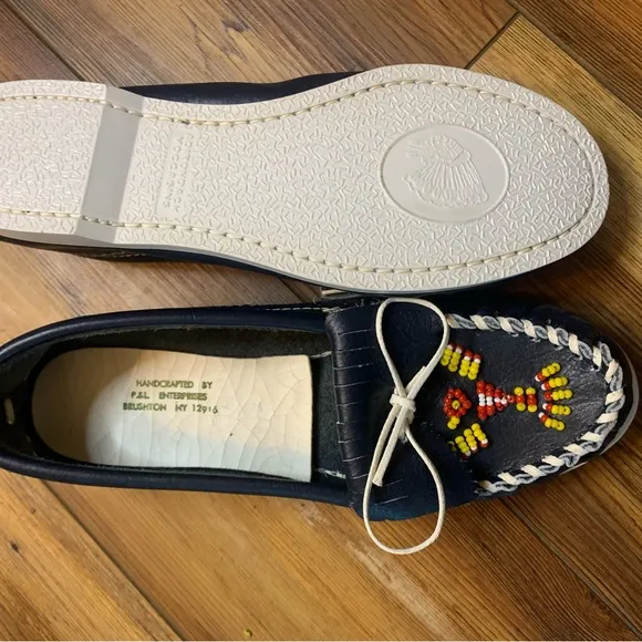 Handcrafted Adirondack Beaded Women’s Moccasin’s Navy Size 6.5