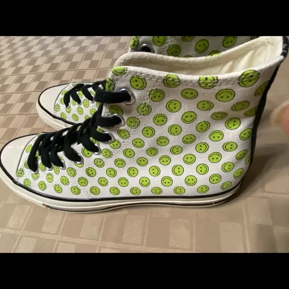 HAPPY CAMPER Smiley Faces High-Top M-9 W-11 SAMPLE