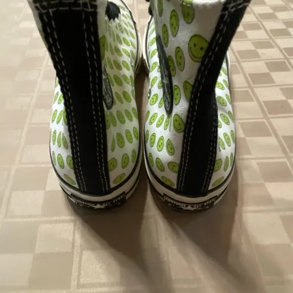 HAPPY CAMPER Smiley Faces High-Top M-9 W-11 SAMPLE