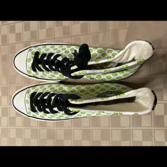 HAPPY CAMPER Smiley Faces High-Top M-9 W-11 SAMPLE