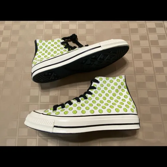 HAPPY CAMPER Smiley Faces High-Top M-9 W-11 SAMPLE