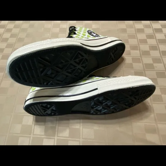 HAPPY CAMPER Smiley Faces High-Top M-9 W-11 SAMPLE