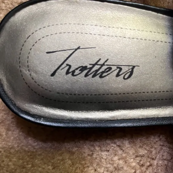 🌟HP🌟NWOB Trotters Black Leather &amp; Patent Leather Slingback 11.5W