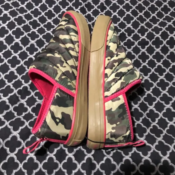 Hurley Puff Kayo Chukka Puffy Slip On Shoes Loafers Pink Camo Women’s Size 8 NEW