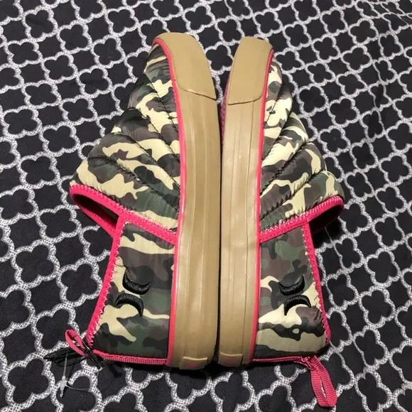 Hurley Puff Kayo Chukka Puffy Slip On Shoes Loafers Pink Camo Women’s Size 8 NEW