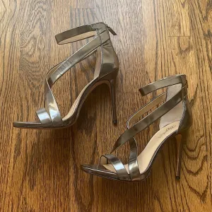 Imagine by Vince Camuto Devin sandals