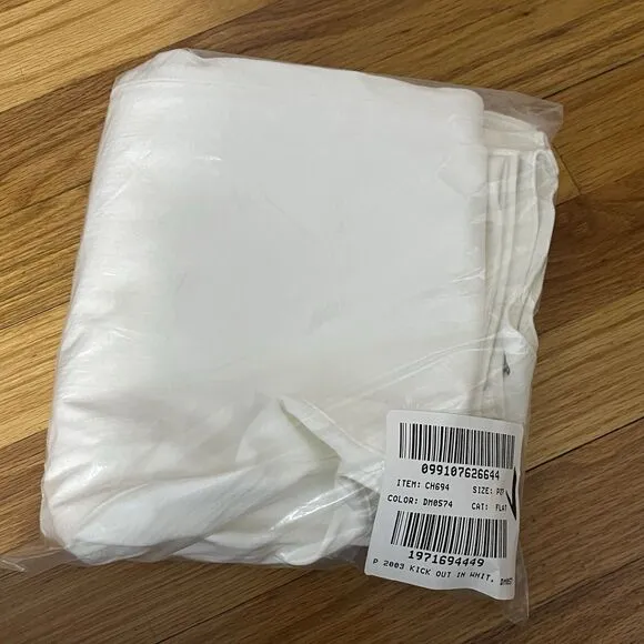 J.CREW Petite Mid-rise Kickout Jean Size 27P White NEW CH694 Casual Coastal
