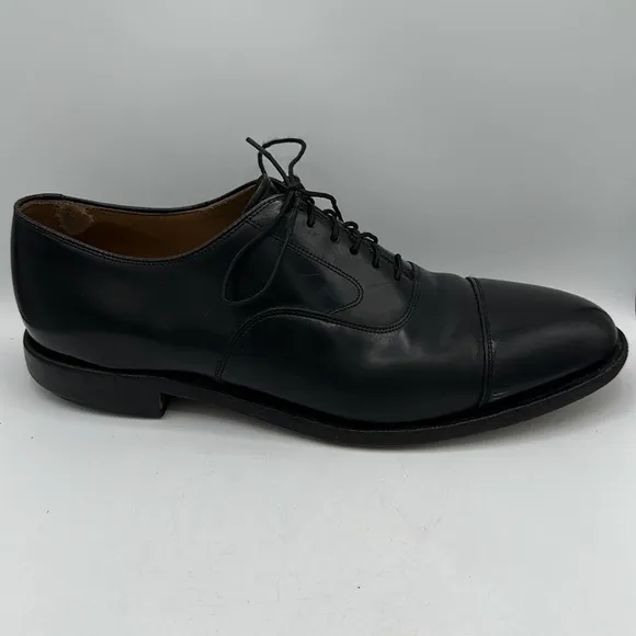 Johnston &amp; Murphy black cap toe Oxford dress shoes, size 10