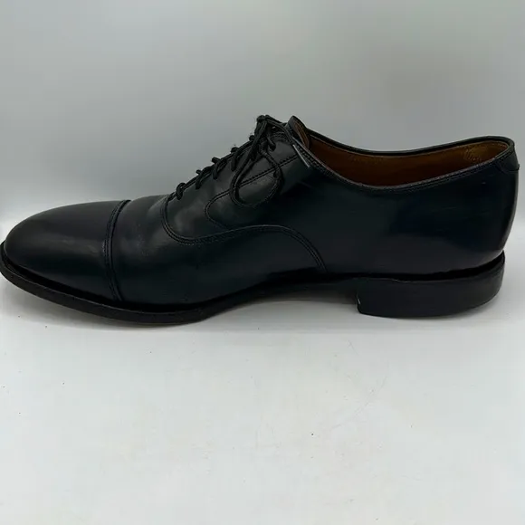 Johnston &amp; Murphy black cap toe Oxford dress shoes, size 10