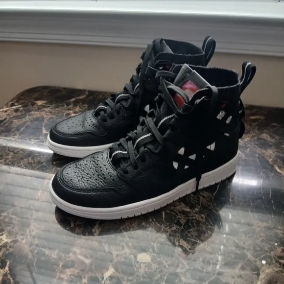 Jordan 1 Cargo Streetwear/Lifestyle Shoes Size 7.5 Men/9 Women