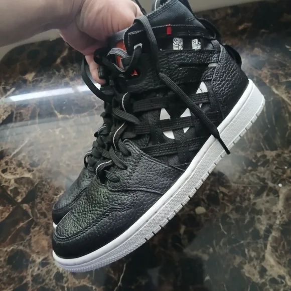 Jordan 1 Cargo Streetwear/Lifestyle Shoes Size 7.5 Men/9 Women