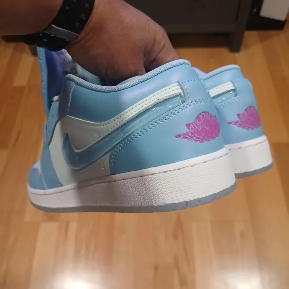 Jordan 1 Low SE Streetwear/Lifestyle Basketball Shoes Size 7 Youth/8.5 W…
