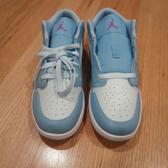 Jordan 1 Low SE Streetwear/Lifestyle Basketball Shoes Size 7 Youth/8.5 Women
