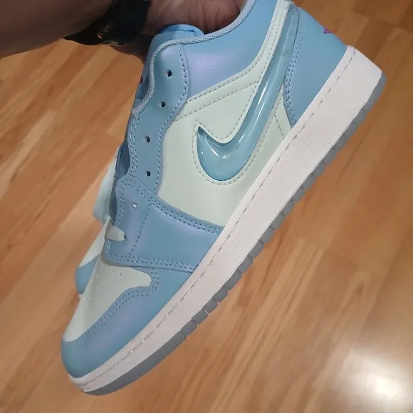 Jordan 1 Low SE Streetwear/Lifestyle Basketball Shoes Size 7 Youth/8.5 Women