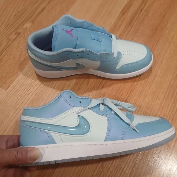 Jordan 1 Low SE Streetwear/Lifestyle Basketball Shoes Size 7 Youth/8.5 Women