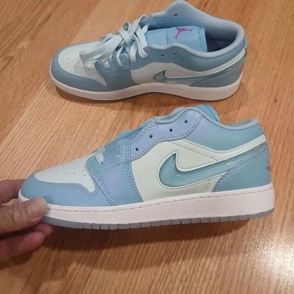 Jordan 1 Low SE Streetwear/Lifestyle Basketball Shoes Size 7 Youth/8.5 Women