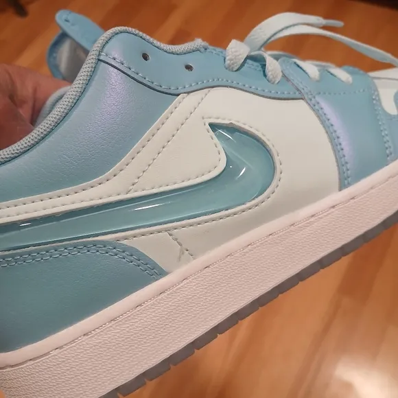 Jordan 1 Low SE Streetwear/Lifestyle Basketball Shoes Size 7 Youth/8.5 Women