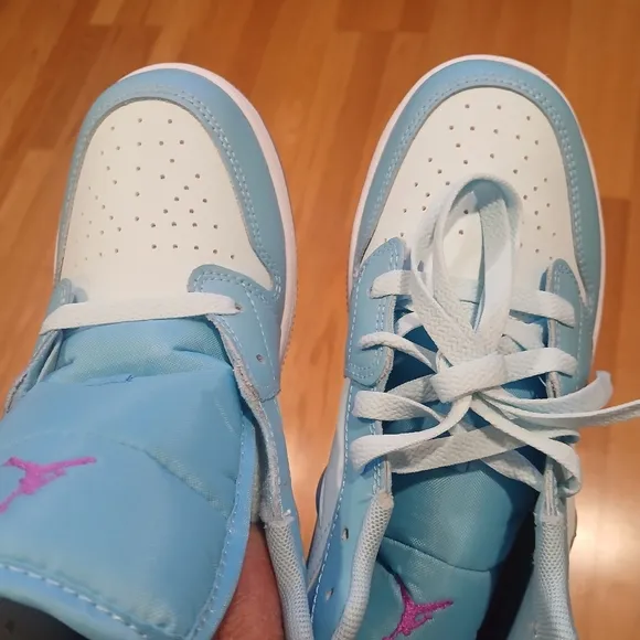 Jordan 1 Low SE Streetwear/Lifestyle Basketball Shoes Size 7 Youth/8.5 Women