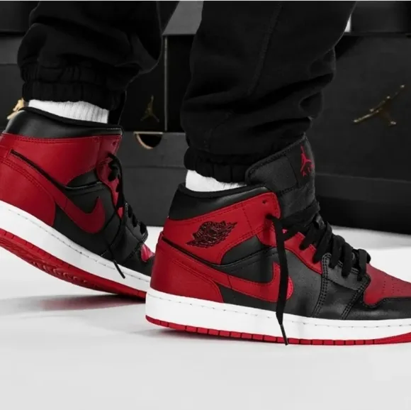 Jordan 1 Mid 'Banned' Streetwear/Basketball Shoes Size 5.5 Youth/7 Women