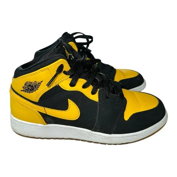 Jordan 1 Mid Little Kids Shoes Black/Varsity Maize-White size 6Y
