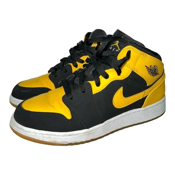 Jordan 1 Mid Little Kids Shoes Black/Varsity Maize-White size 6Y