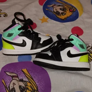 Jordan 1 Mid Pastel Black Toe Shoes 1s Nike Youth 4C Toddler