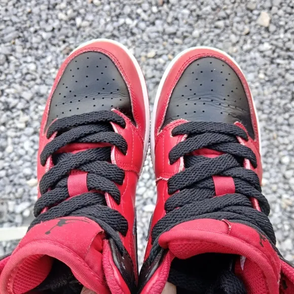 Jordan 1 MidReverse Bred Streetwear/Basketball Shoes Size 6 Youth/7.5 Wo…