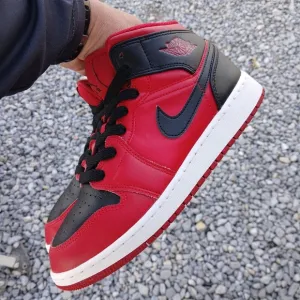 Jordan 1 MidReverse Bred Streetwear/Basketball Shoes Size 6 Youth/7.5 Wo…