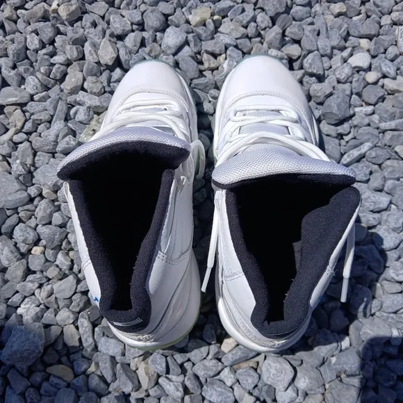 Jordan 11 Retro 'Legend Blue' 2014 Streetwear/Basketball Shoes  5.5 Youth/7 Wom