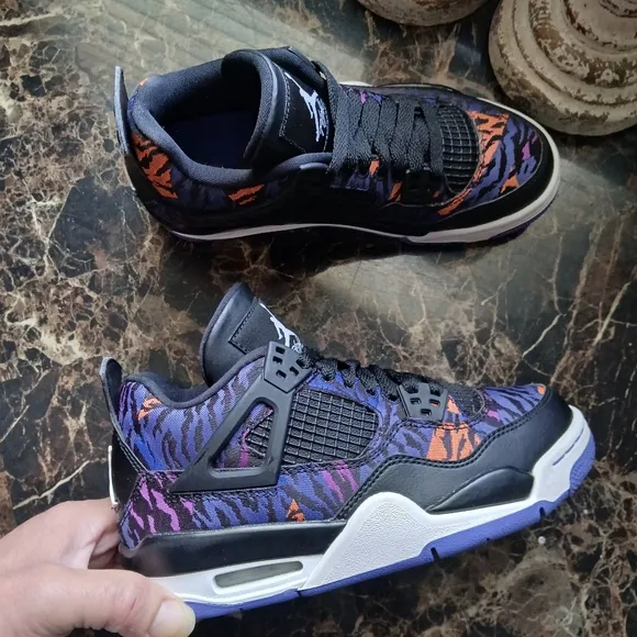 Jordan 4 Retro 'Rush Violet 'Streetwear/Lifestyle Shoes Size 4 Youth/5.5 Women
