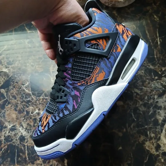 Jordan 4 Retro 'Rush Violet 'Streetwear/Lifestyle Shoes Size 4 Youth/5.5 Women