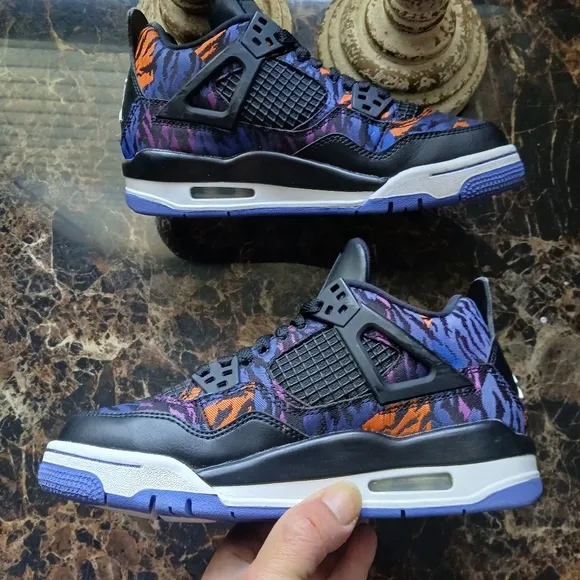 Jordan 4 Retro 'Rush Violet 'Streetwear/Lifestyle Shoes Size 4 Youth/5.5 Women