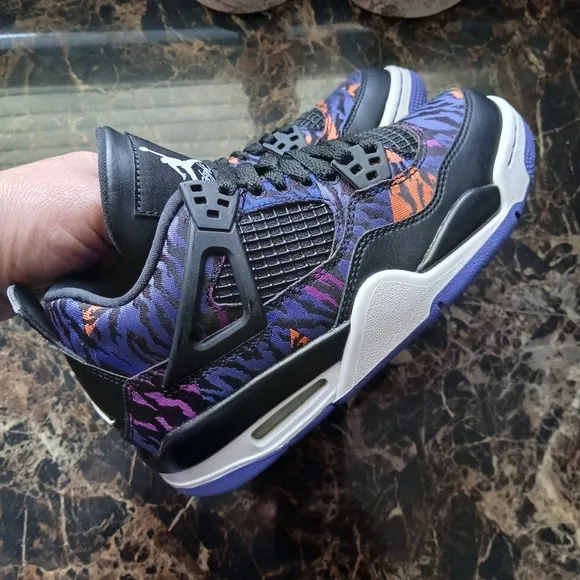 Jordan 4 Retro 'Rush Violet 'Streetwear/Lifestyle Shoes Size 4 Youth/5.5 Women