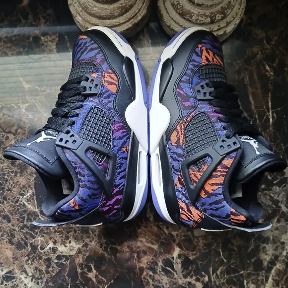 Jordan 4 Retro 'Rush Violet 'Streetwear/Lifestyle Shoes Size 4 Youth/5.5 Women