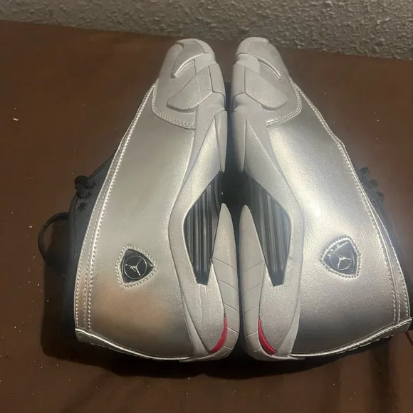 Jordan Fits Men size 8 Air Jordan Retro 14 Silver Authentic Nike new