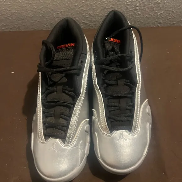 Jordan Fits Men size 8 Air Jordan Retro 14 Silver Authentic Nike new